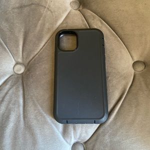 iPhone 11 otter case